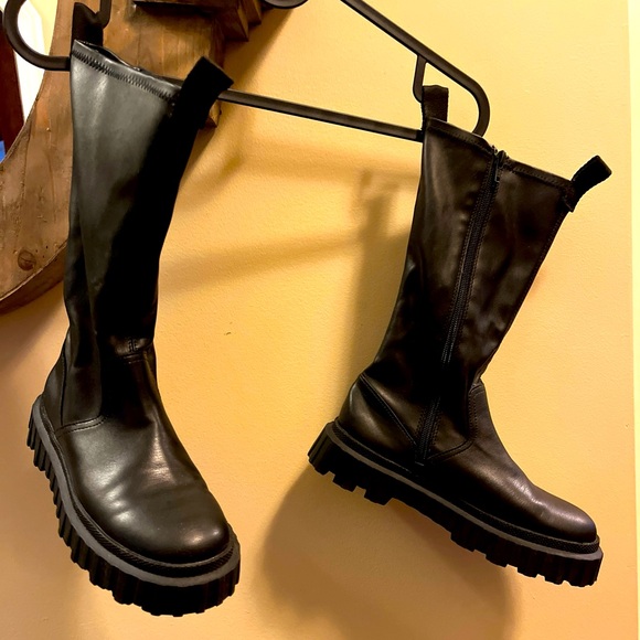 Zara Girls size 5 black boots